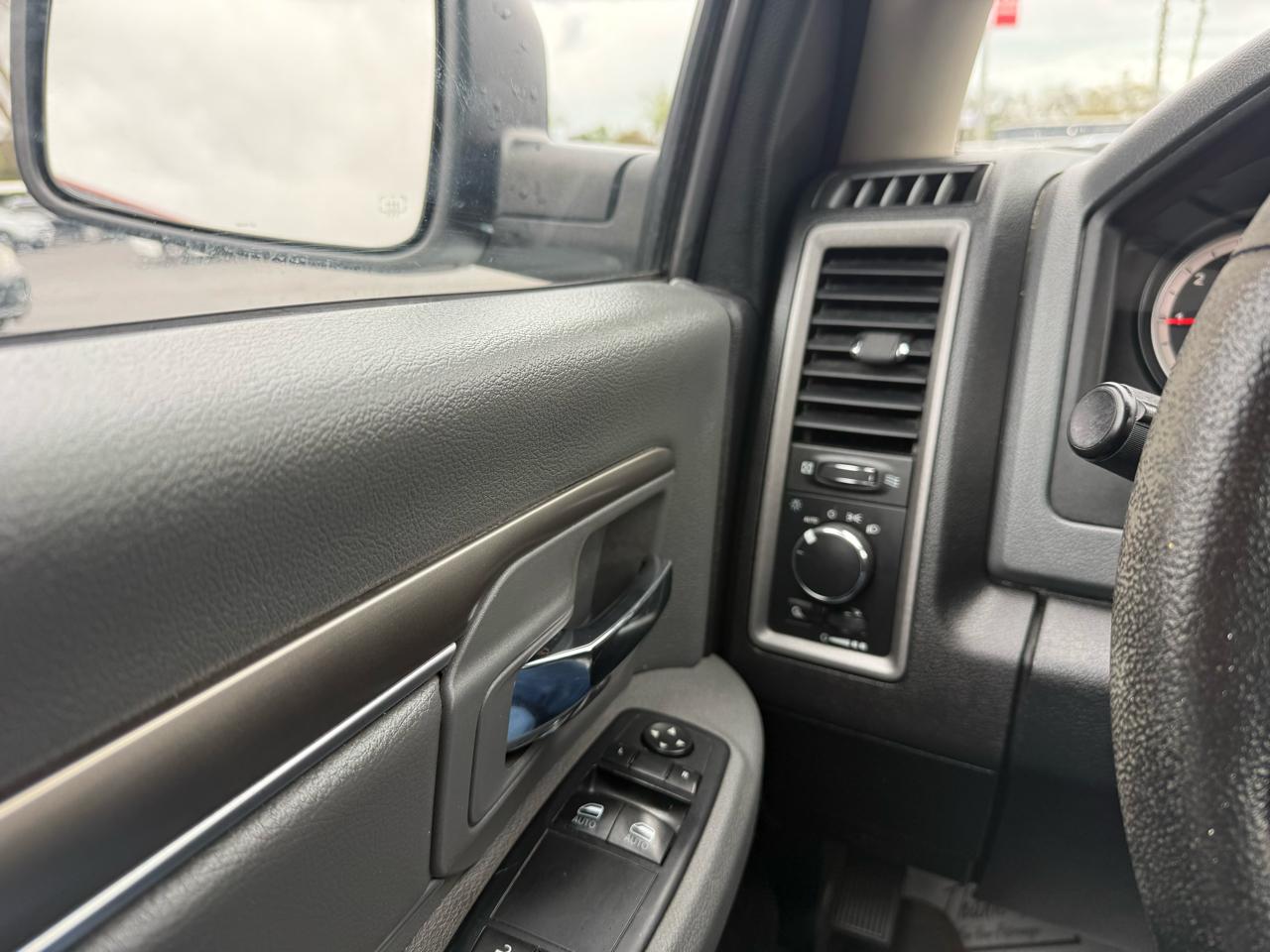 RAM 1500 2WD Reg Cab 140.5" Tradesman 2017