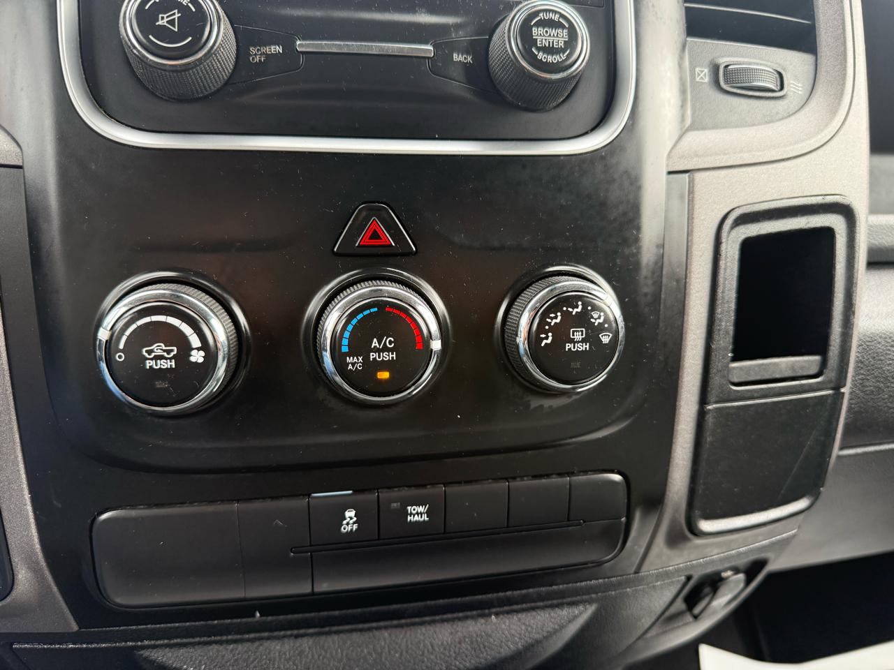 RAM 1500 2WD Reg Cab 140.5" Tradesman 2017