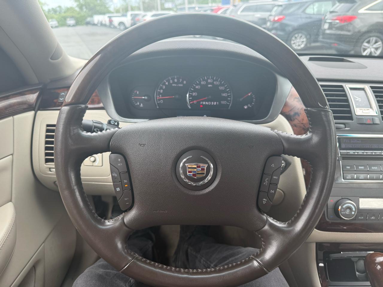 Cadillac DTS Luxury 2010