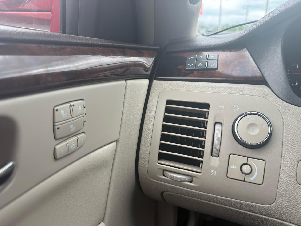 Cadillac DTS Luxury 2010