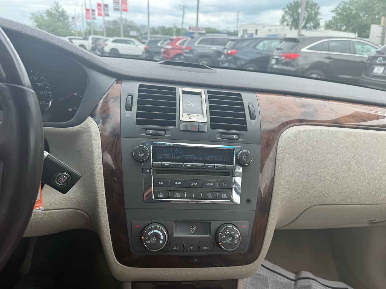 Cadillac DTS Luxury 2010
