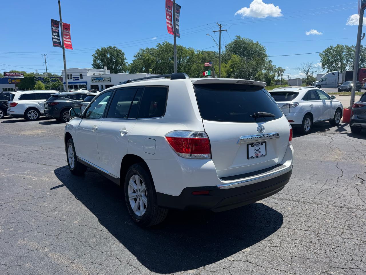 Toyota Highlander Base 2WD V6 2013