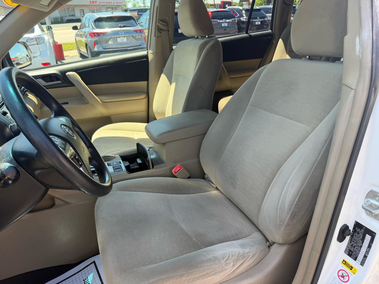 Toyota Highlander Base 2WD V6 2013