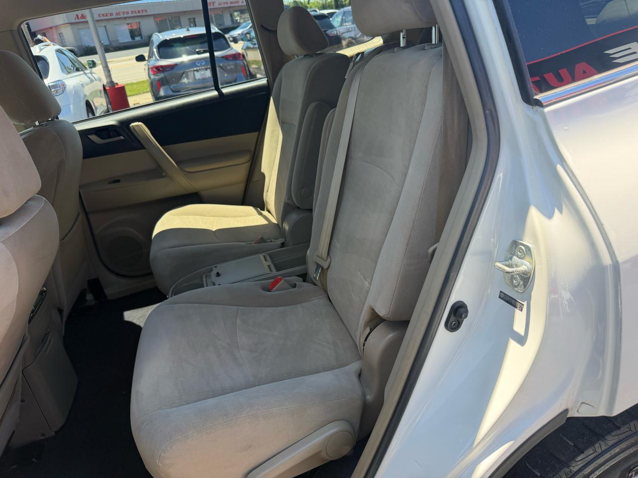 Toyota Highlander Base 2WD V6 2013