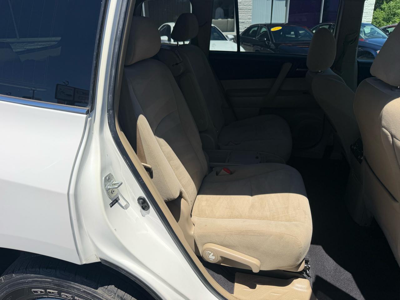 Toyota Highlander Base 2WD V6 2013