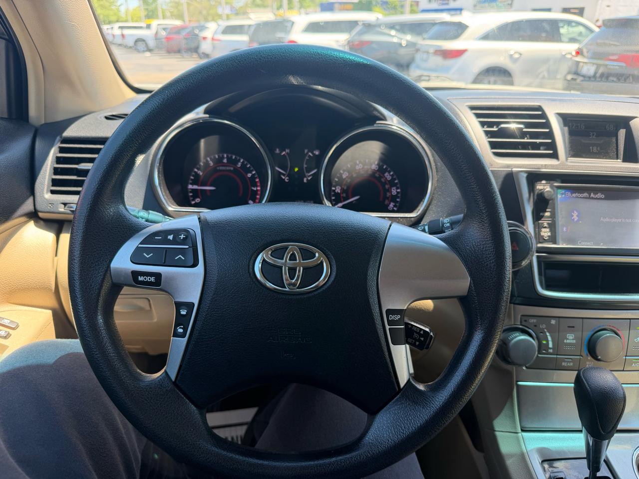 Toyota Highlander Base 2WD V6 2013