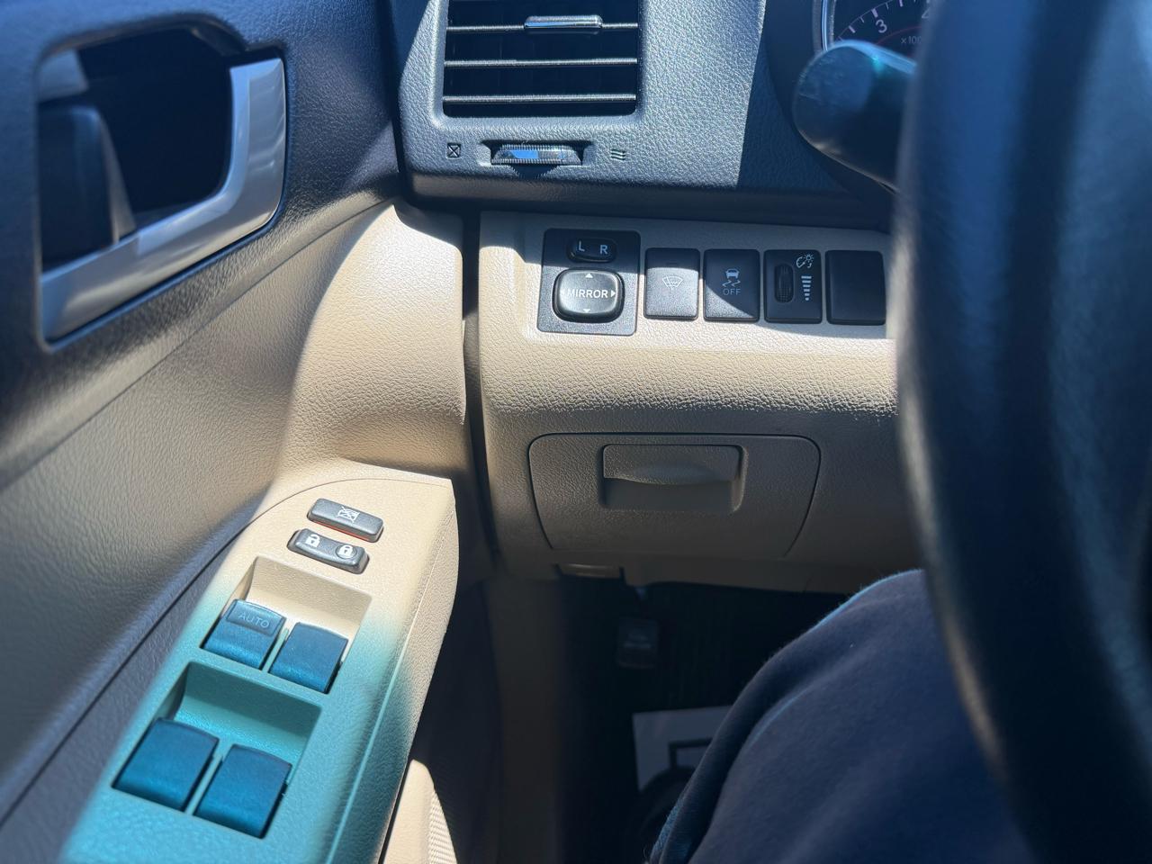 Toyota Highlander Base 2WD V6 2013
