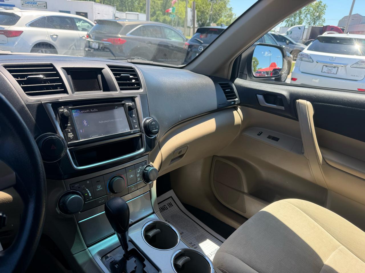 Toyota Highlander Base 2WD V6 2013