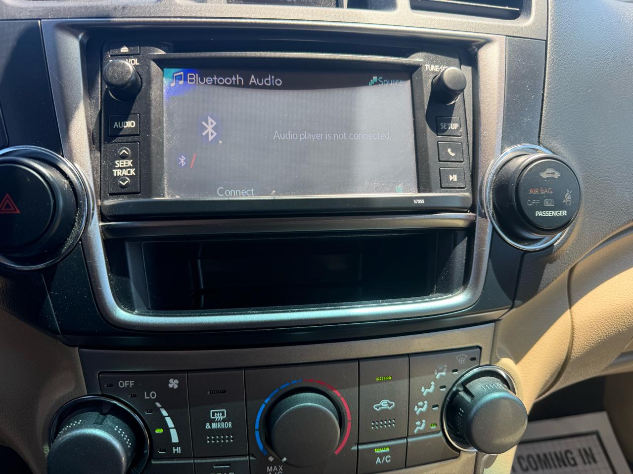 Toyota Highlander Base 2WD V6 2013
