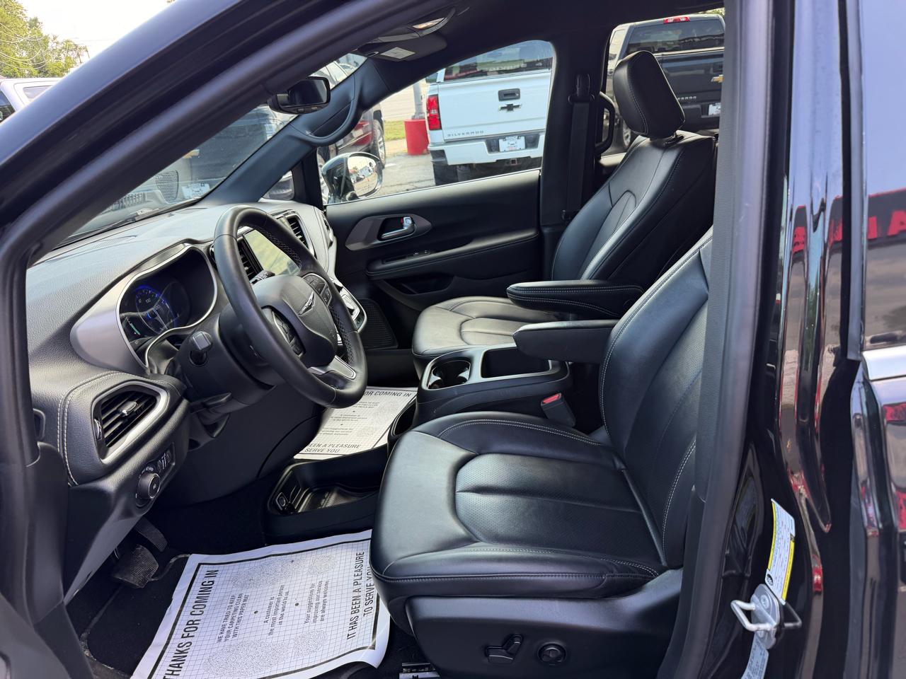 Chrysler Pacifica Select 2025