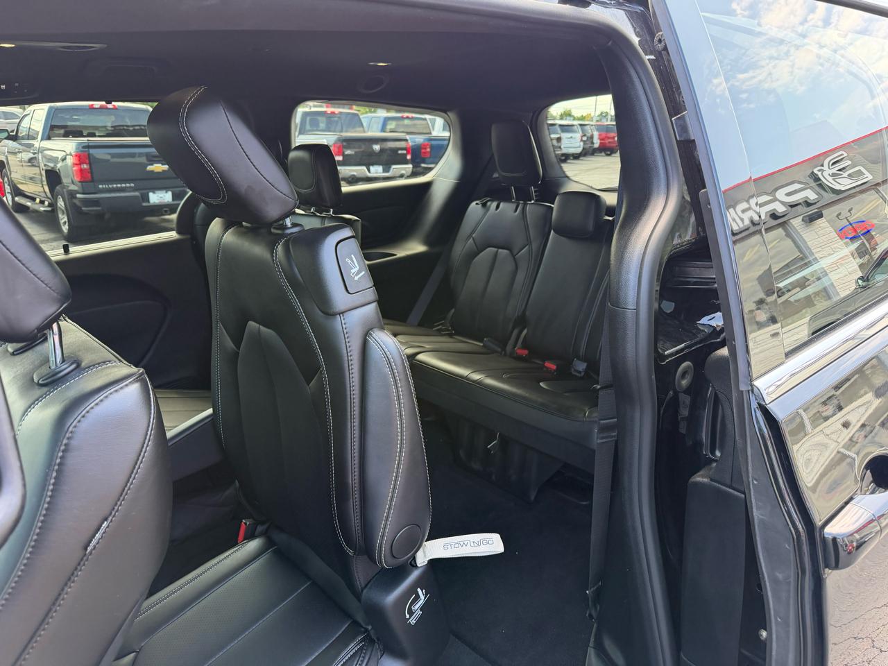 Chrysler Pacifica Select 2025