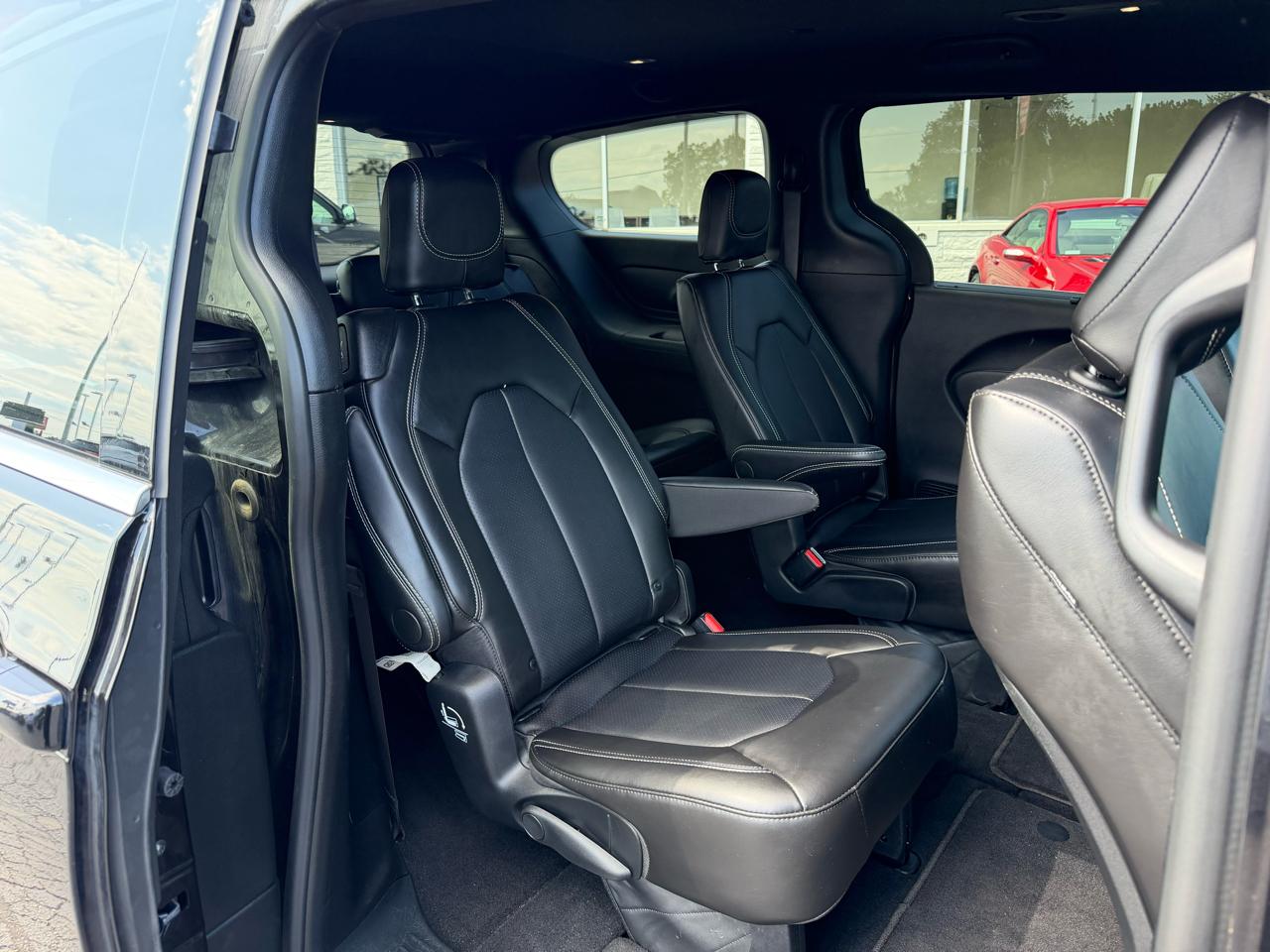 Chrysler Pacifica Select 2025
