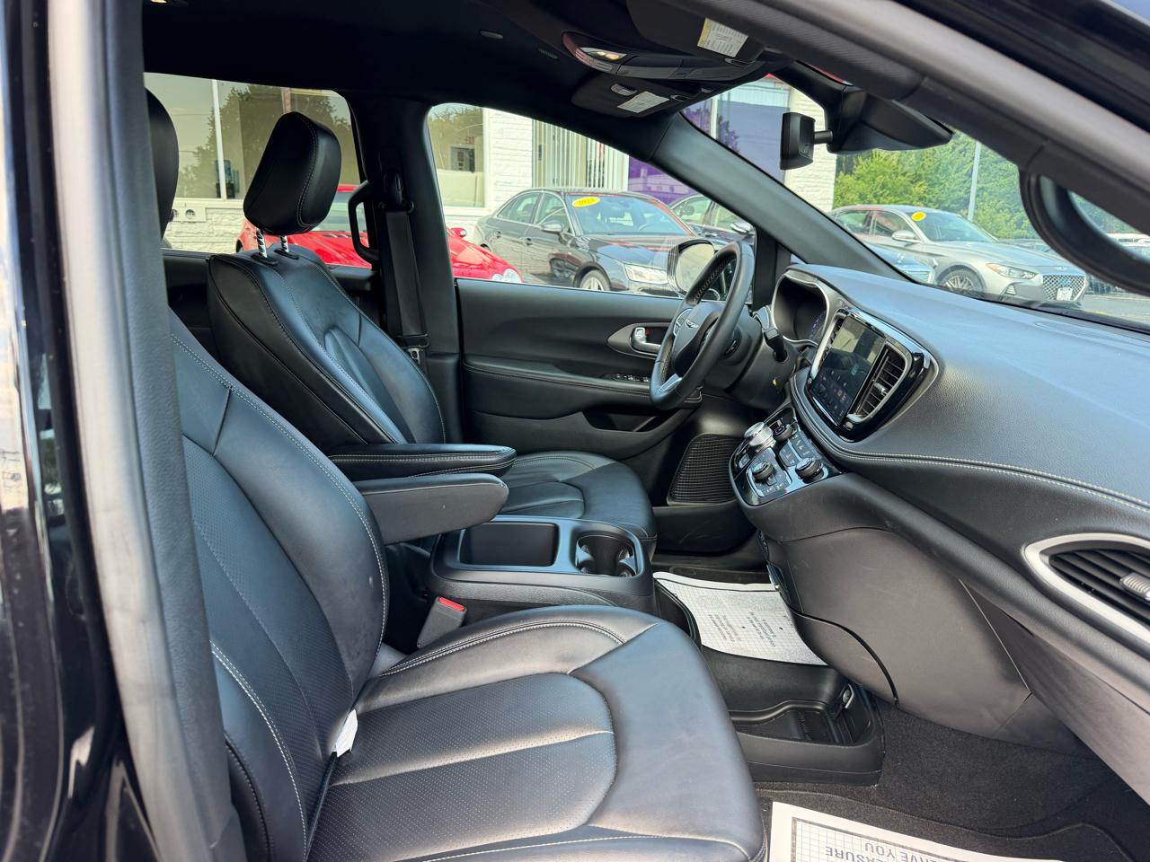 Chrysler Pacifica Select 2025