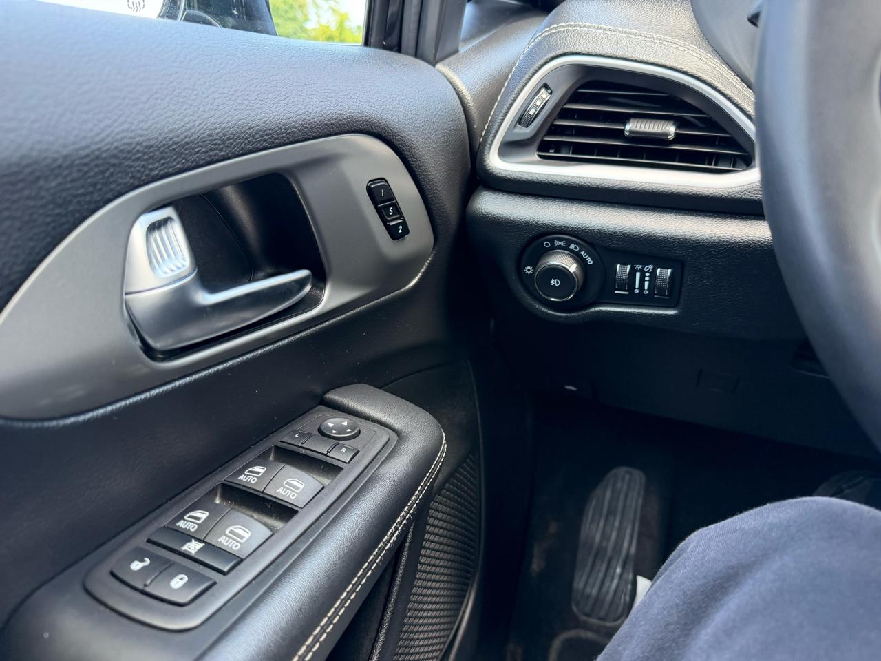 Chrysler Pacifica Select 2025