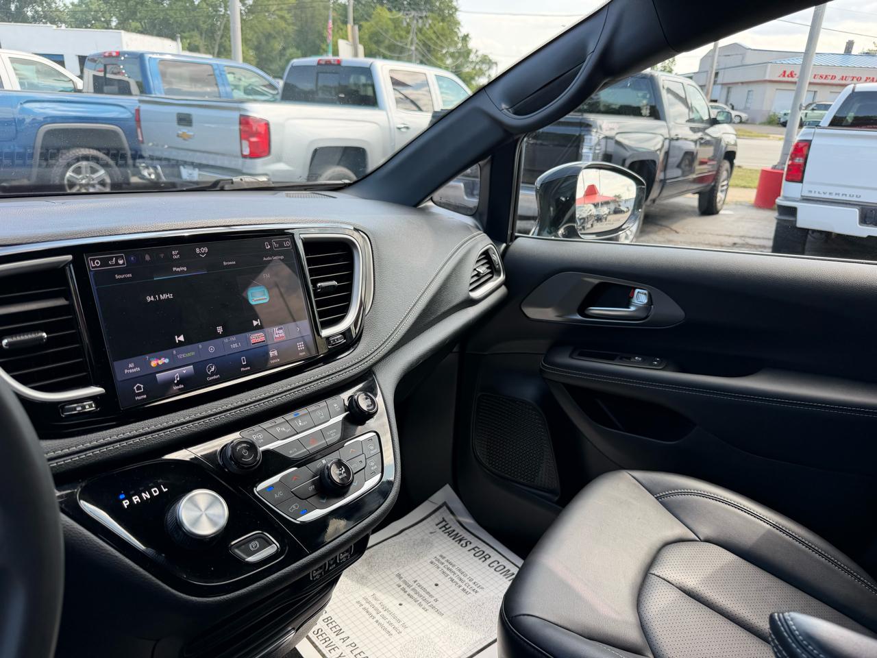 Chrysler Pacifica Select 2025
