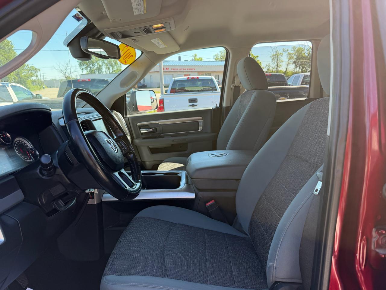 RAM 1500 SLT Quad Cab 4WD 2017