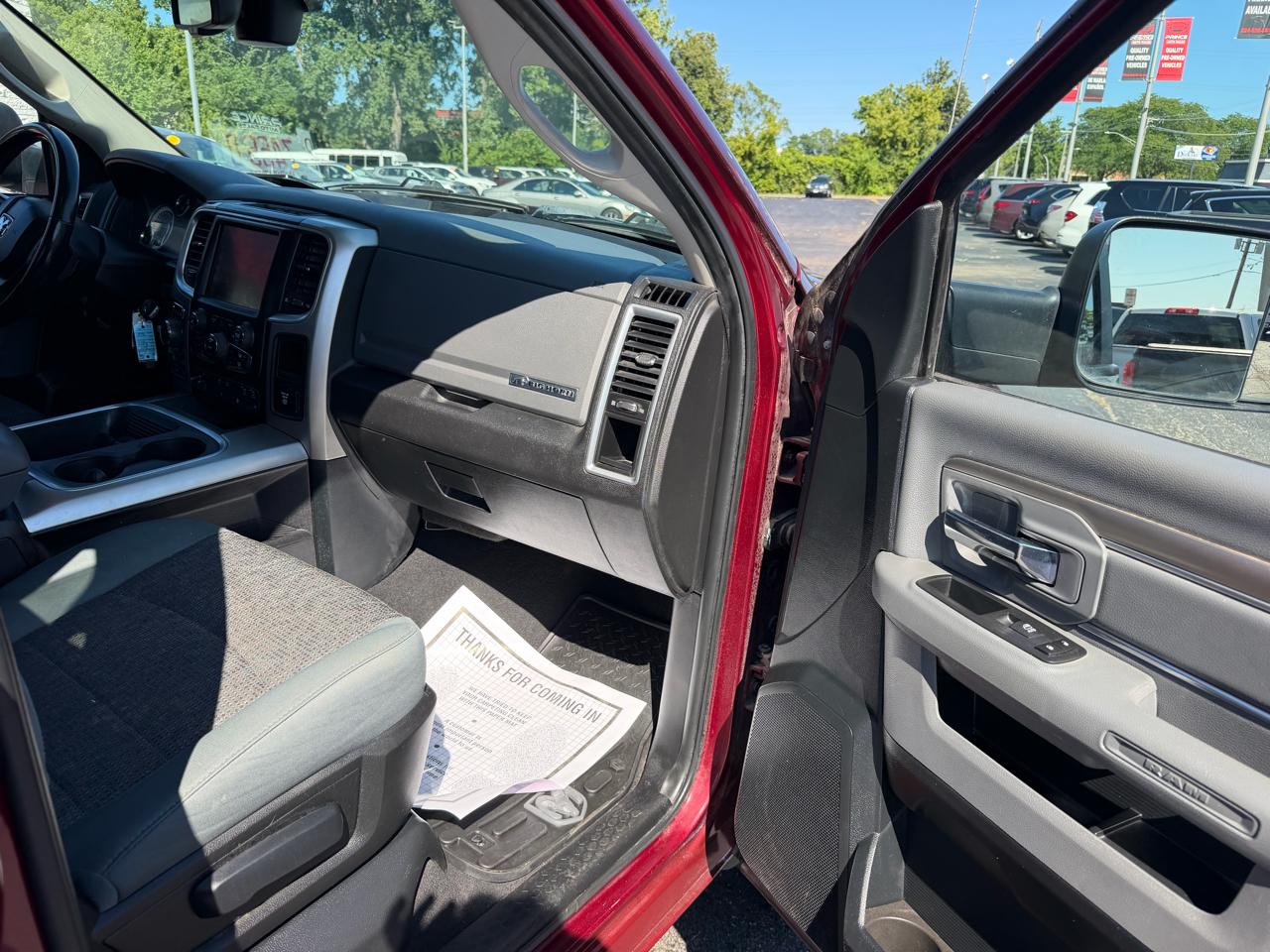 RAM 1500 SLT Quad Cab 4WD 2017
