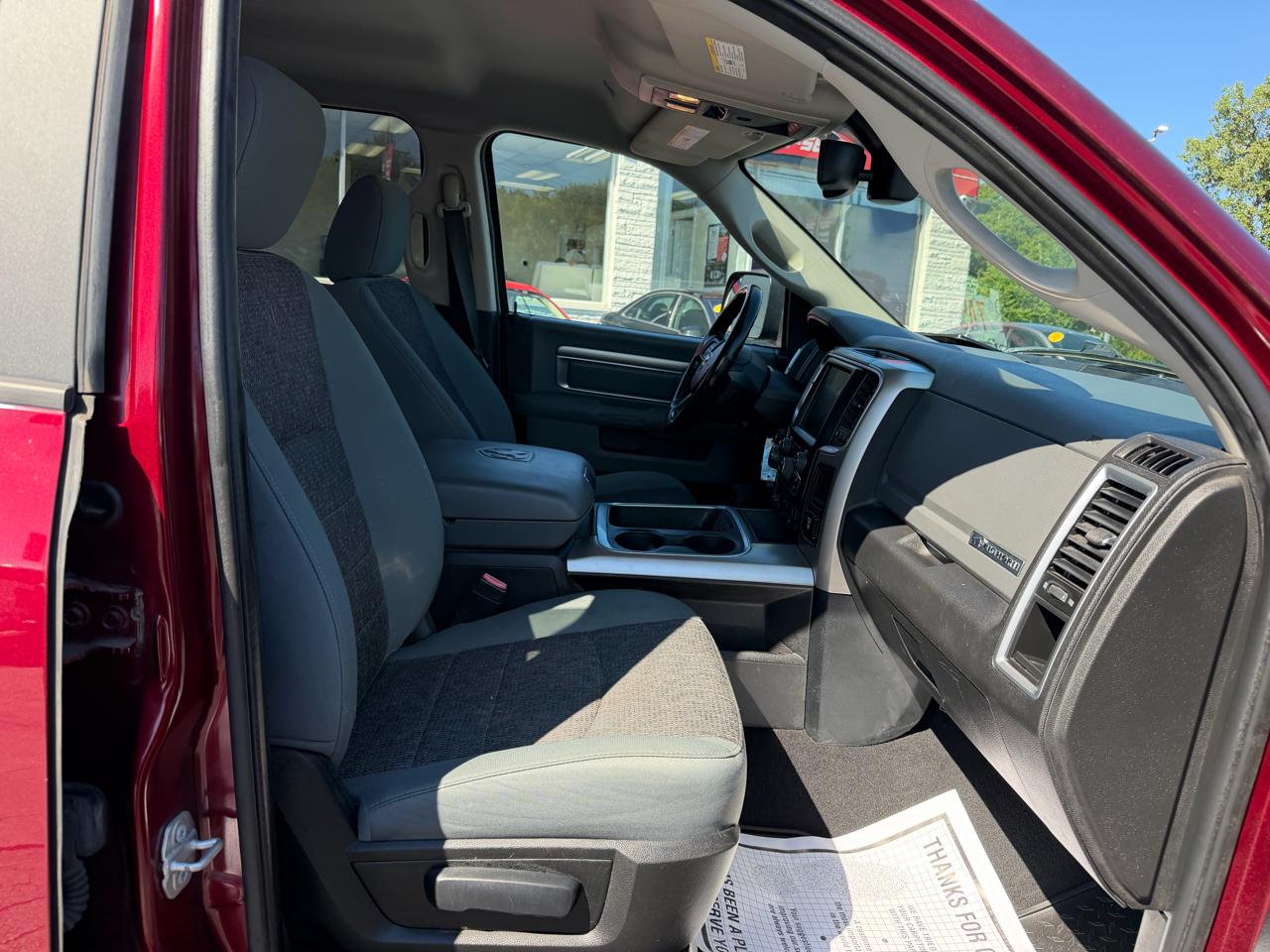RAM 1500 SLT Quad Cab 4WD 2017