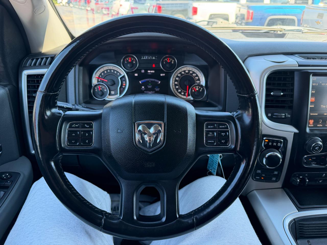 RAM 1500 SLT Quad Cab 4WD 2017