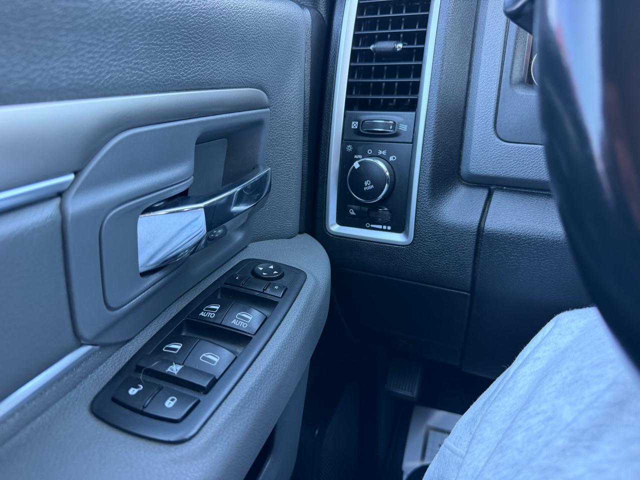 RAM 1500 SLT Quad Cab 4WD 2017