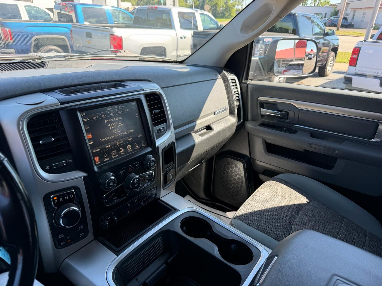 RAM 1500 SLT Quad Cab 4WD 2017