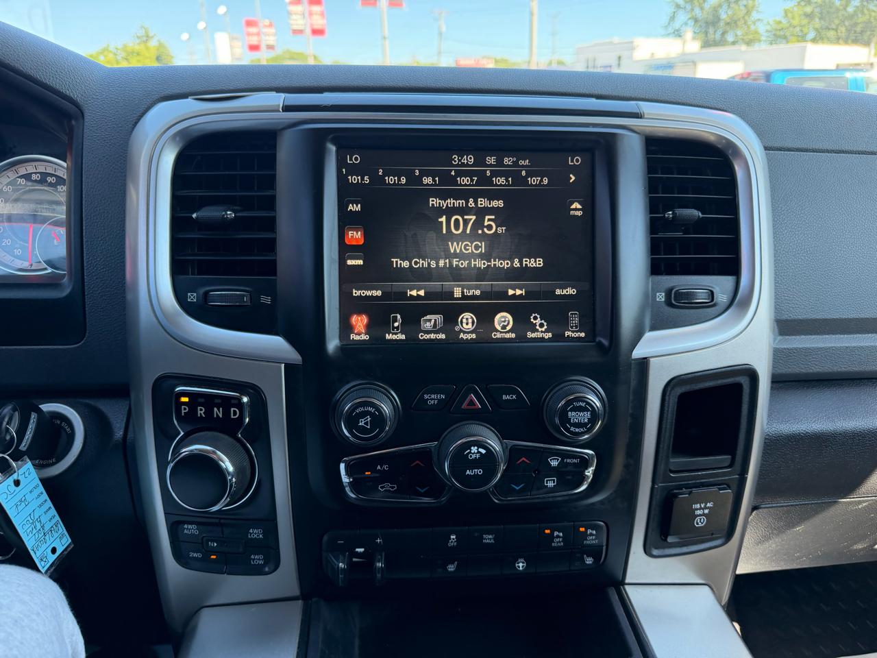 RAM 1500 SLT Quad Cab 4WD 2017