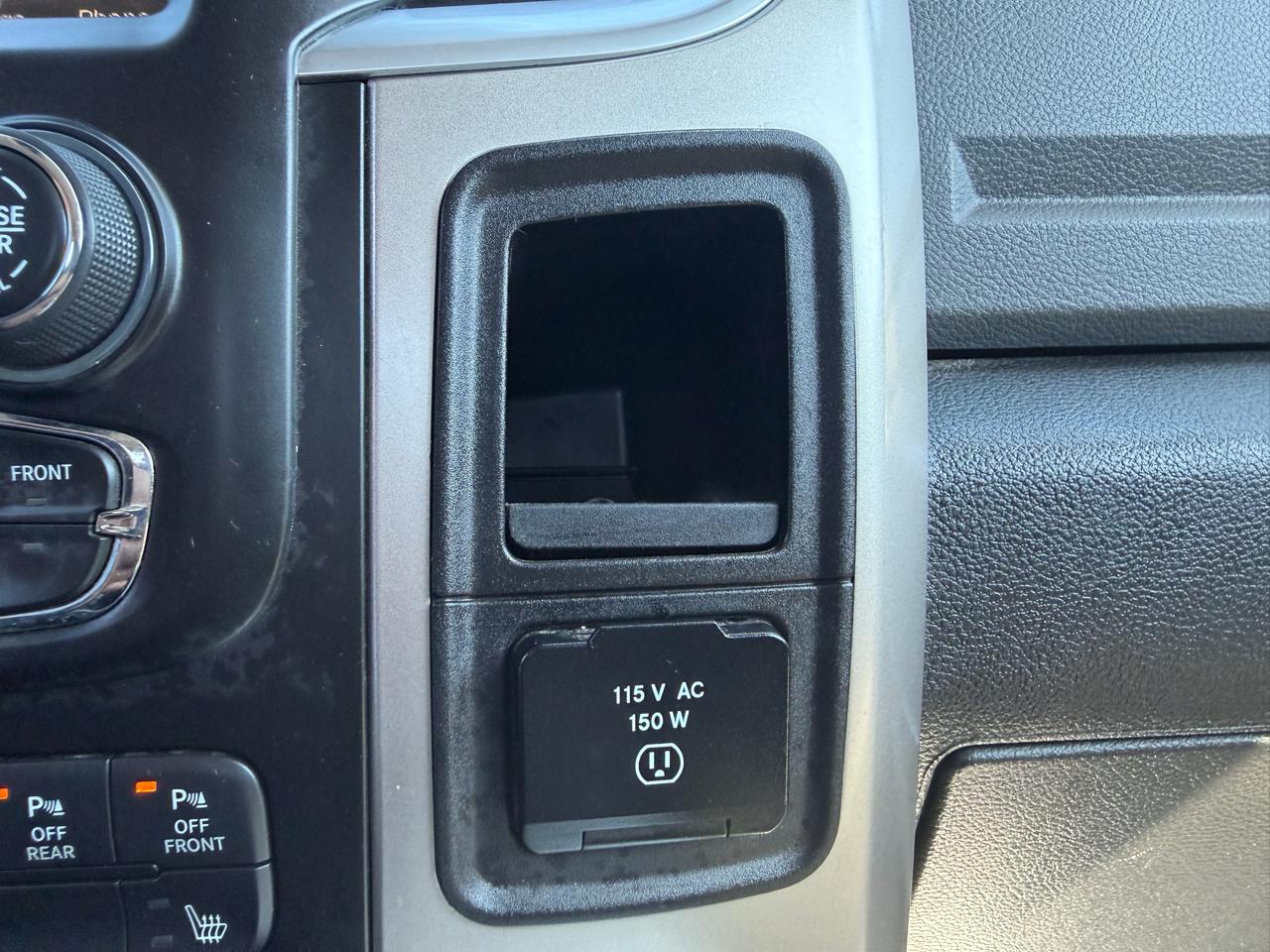 RAM 1500 SLT Quad Cab 4WD 2017