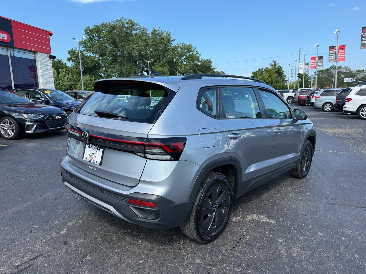 Volkswagen Taos S 2025