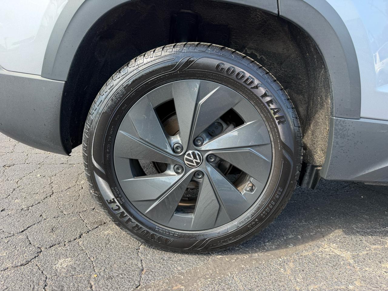 Volkswagen Taos S 2025