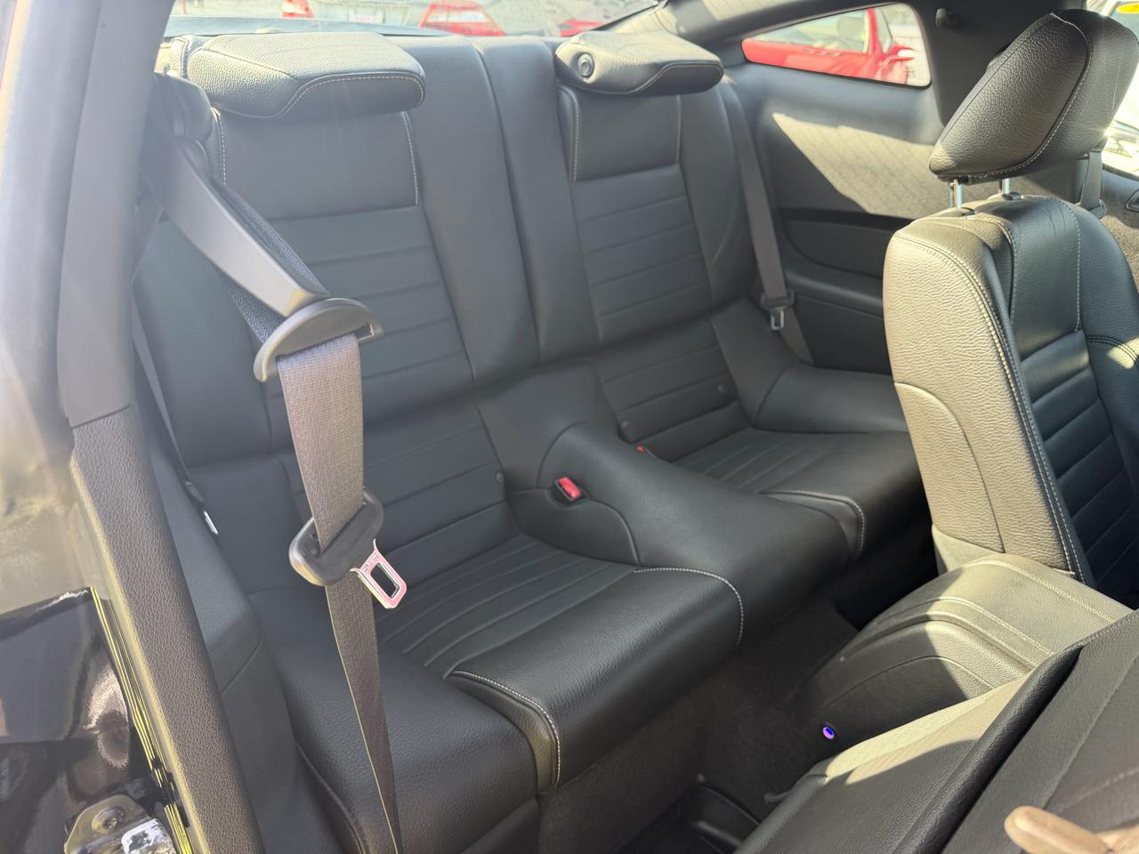 Ford Mustang V6 Coupe 2011