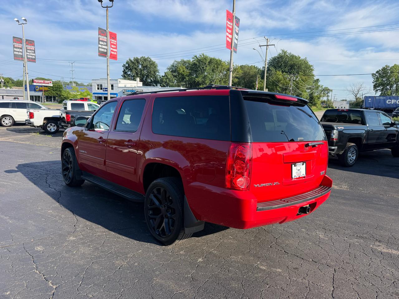 GMC Yukon XL SLE-1 1/2 Ton 4WD 2013