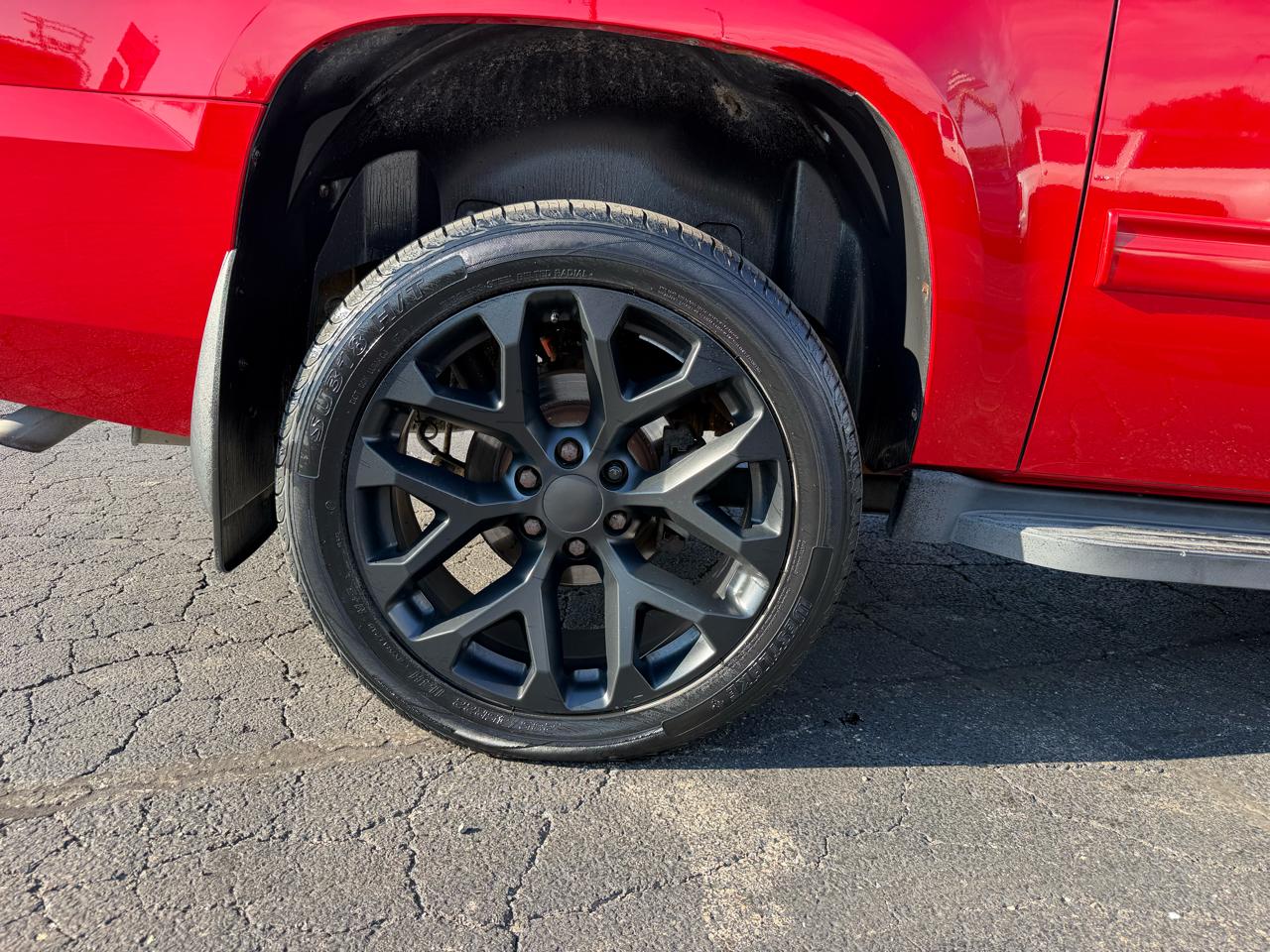 GMC Yukon XL SLE-1 1/2 Ton 4WD 2013
