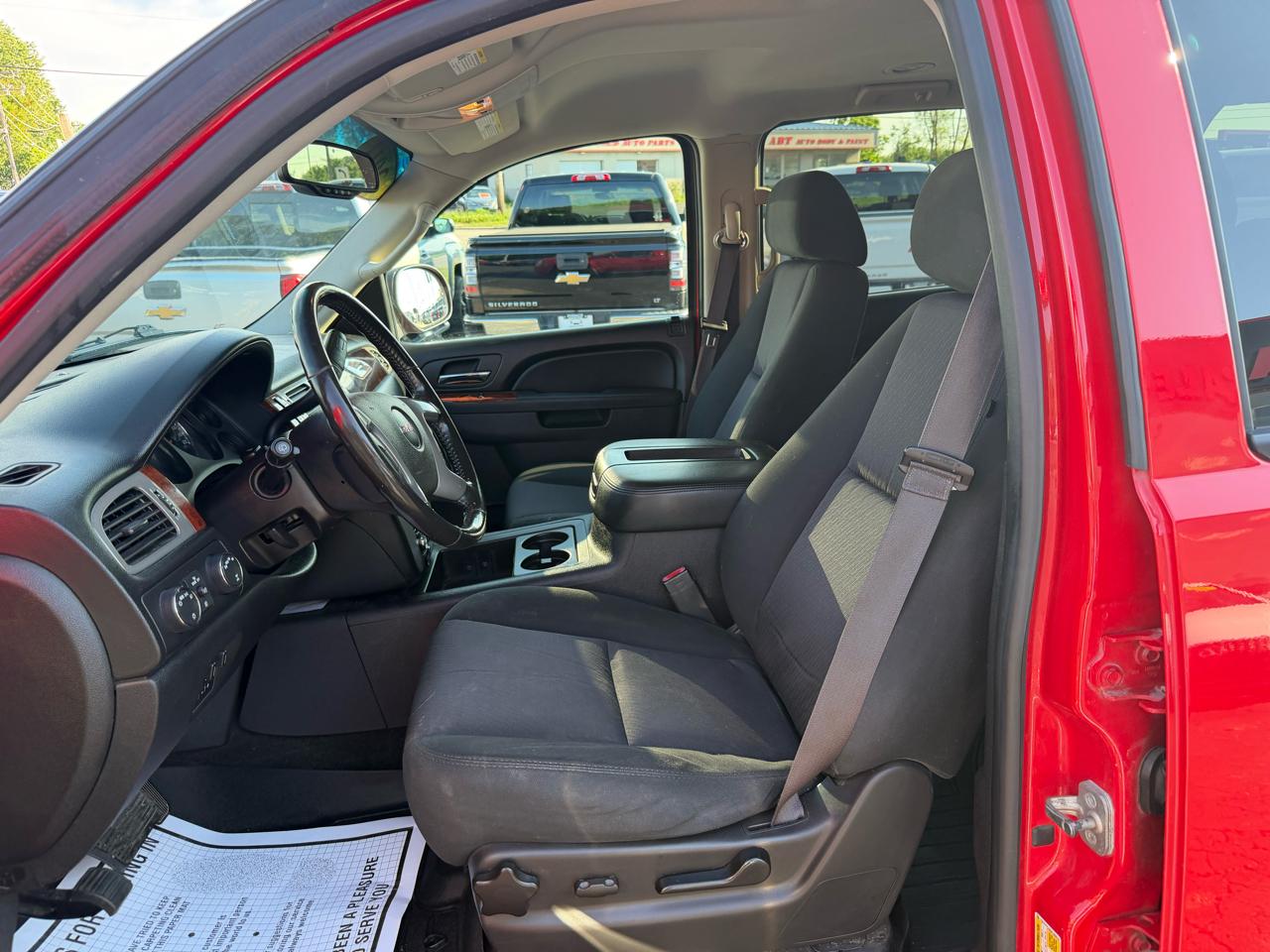 GMC Yukon XL SLE-1 1/2 Ton 4WD 2013