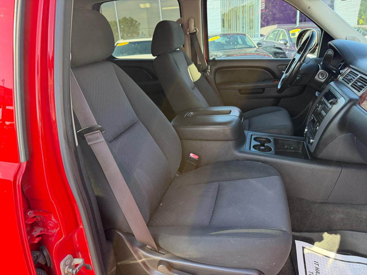 GMC Yukon XL SLE-1 1/2 Ton 4WD 2013