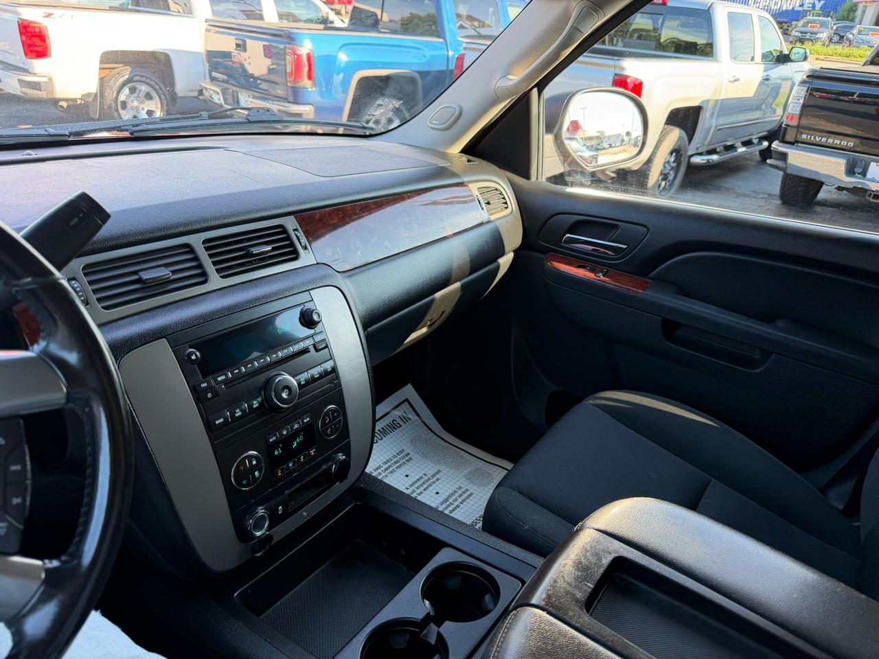 GMC Yukon XL SLE-1 1/2 Ton 4WD 2013
