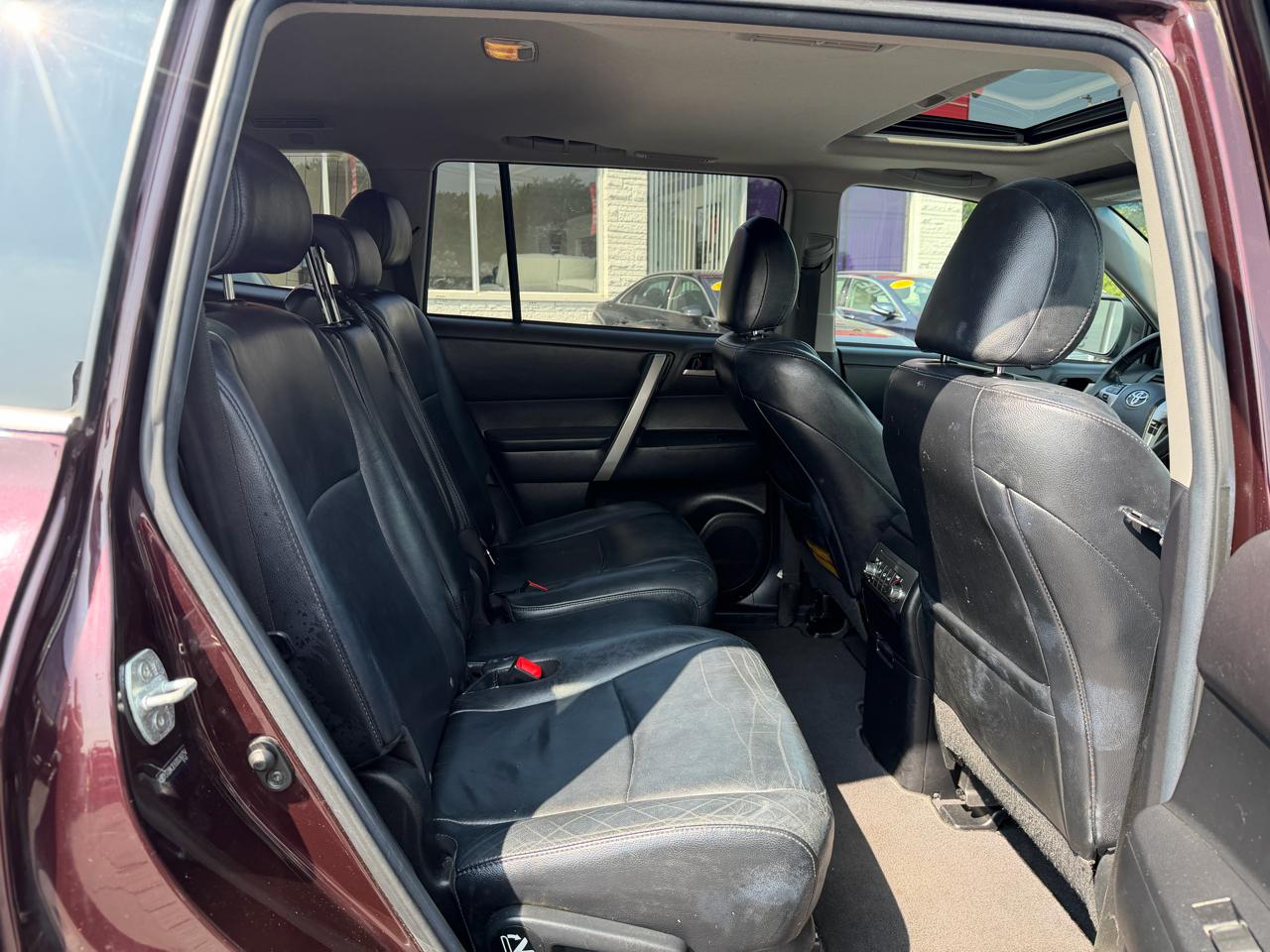 Toyota Highlander Base 4WD 2013