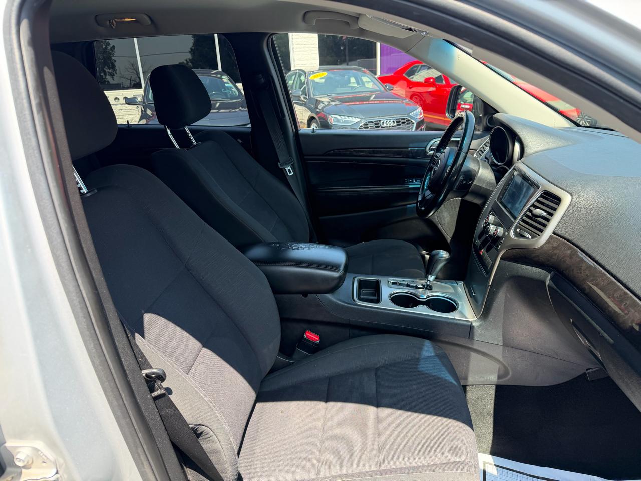 Jeep Grand Cherokee Laredo 4WD 2011