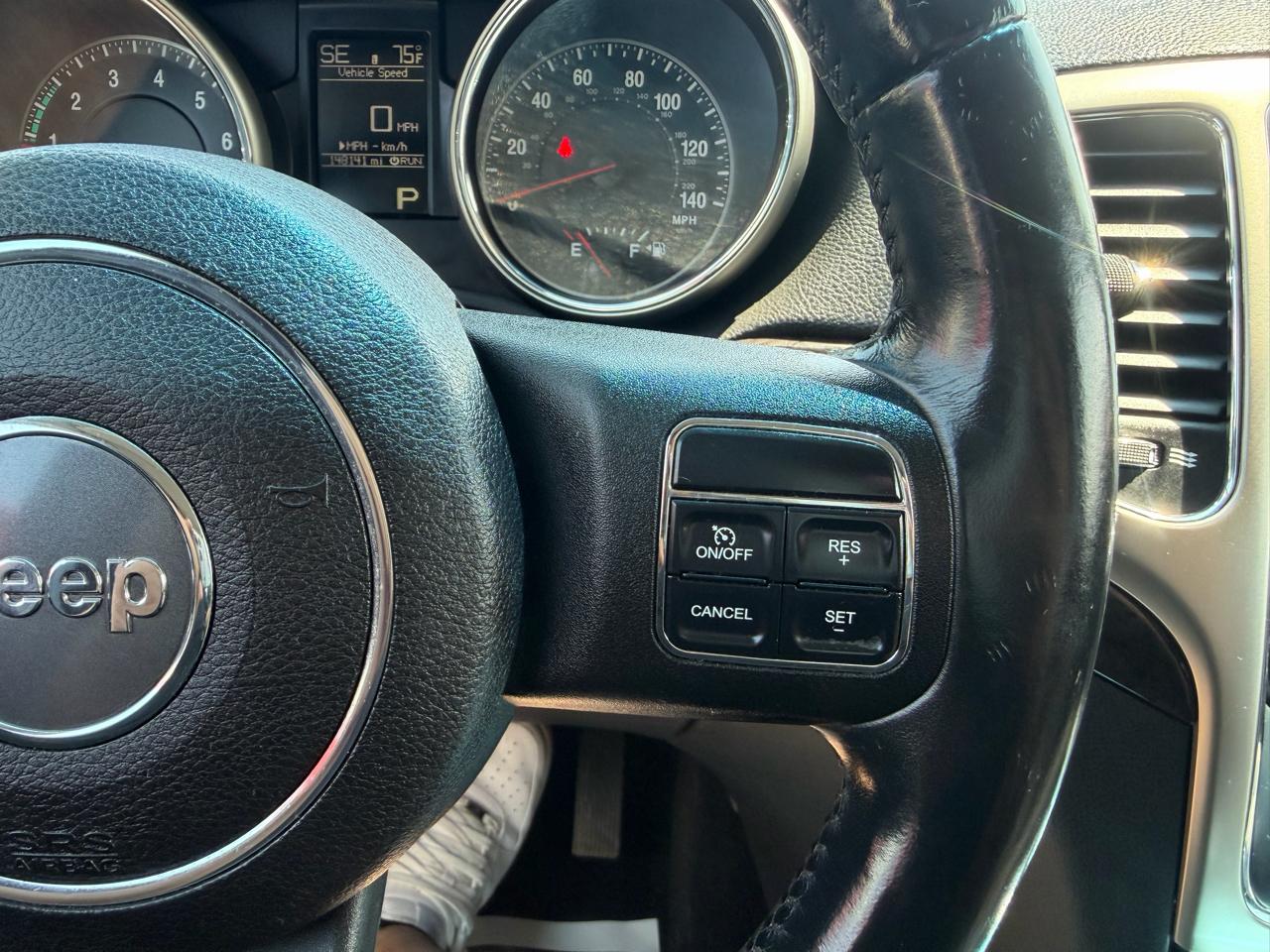 Jeep Grand Cherokee Laredo 4WD 2011