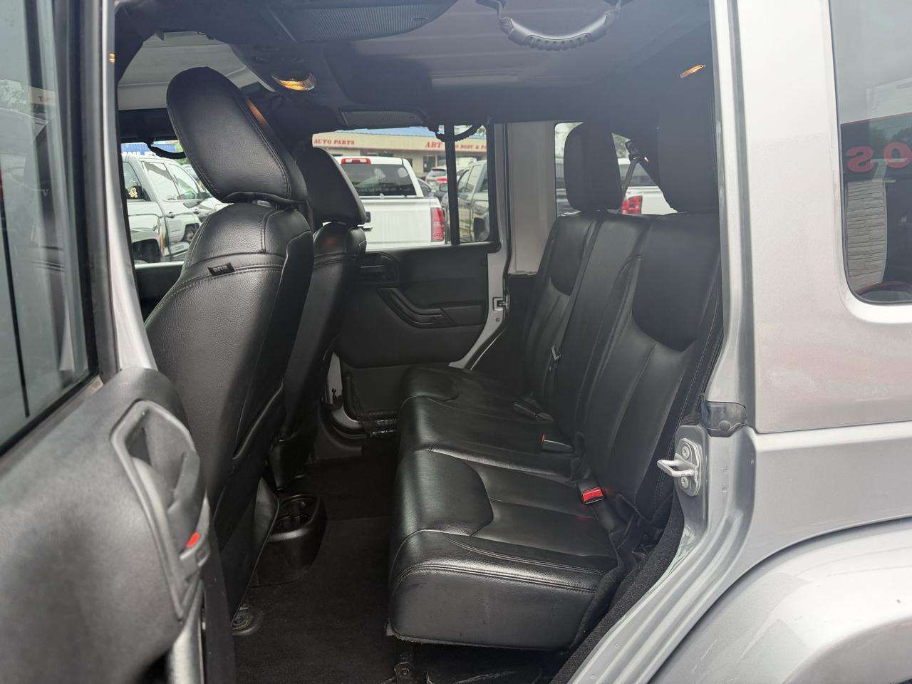Jeep Wrangler Unlimited Sahara 4WD 2015