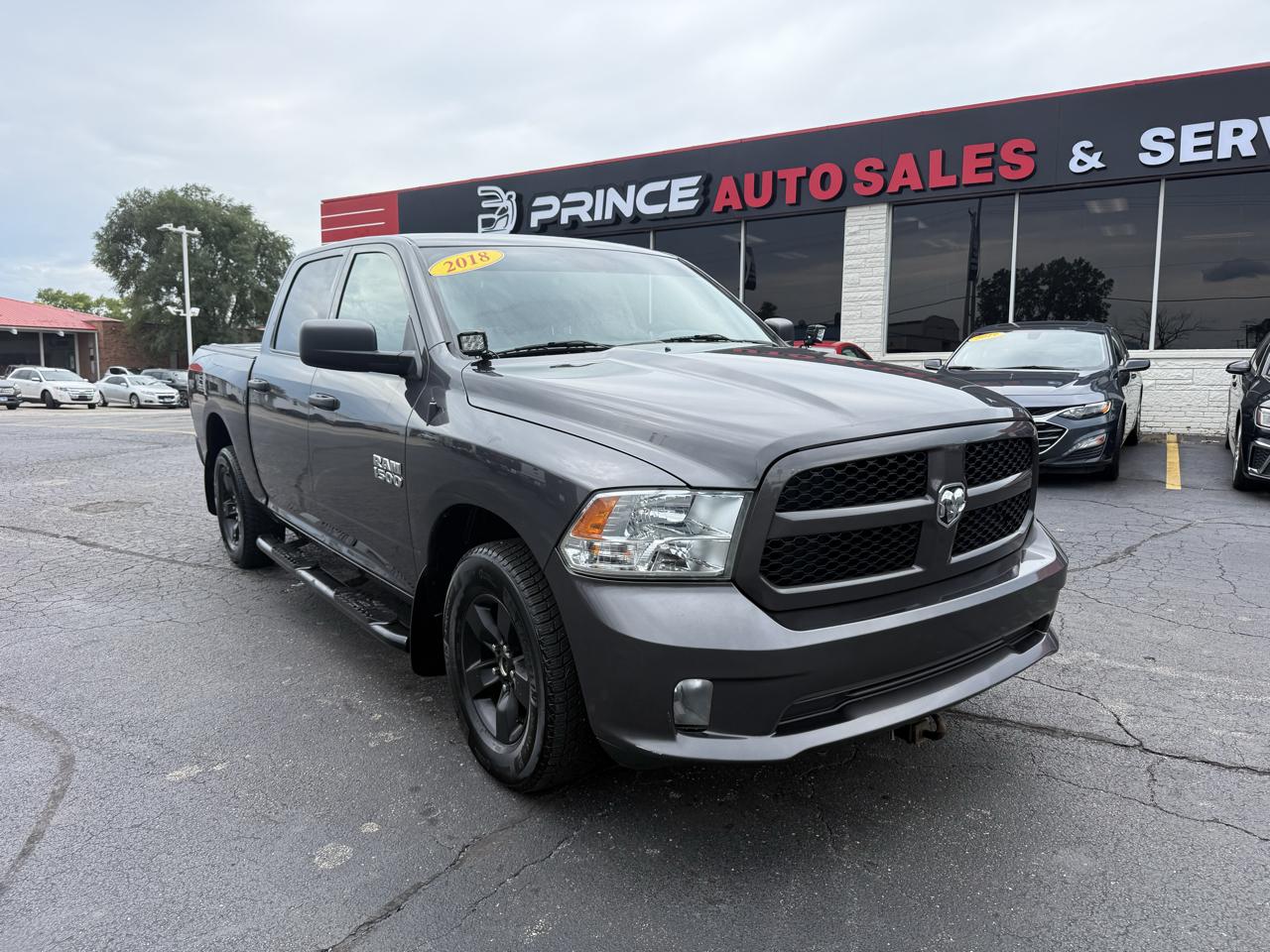 RAM 1500 4WD Crew Cab 140.5" Express 2018