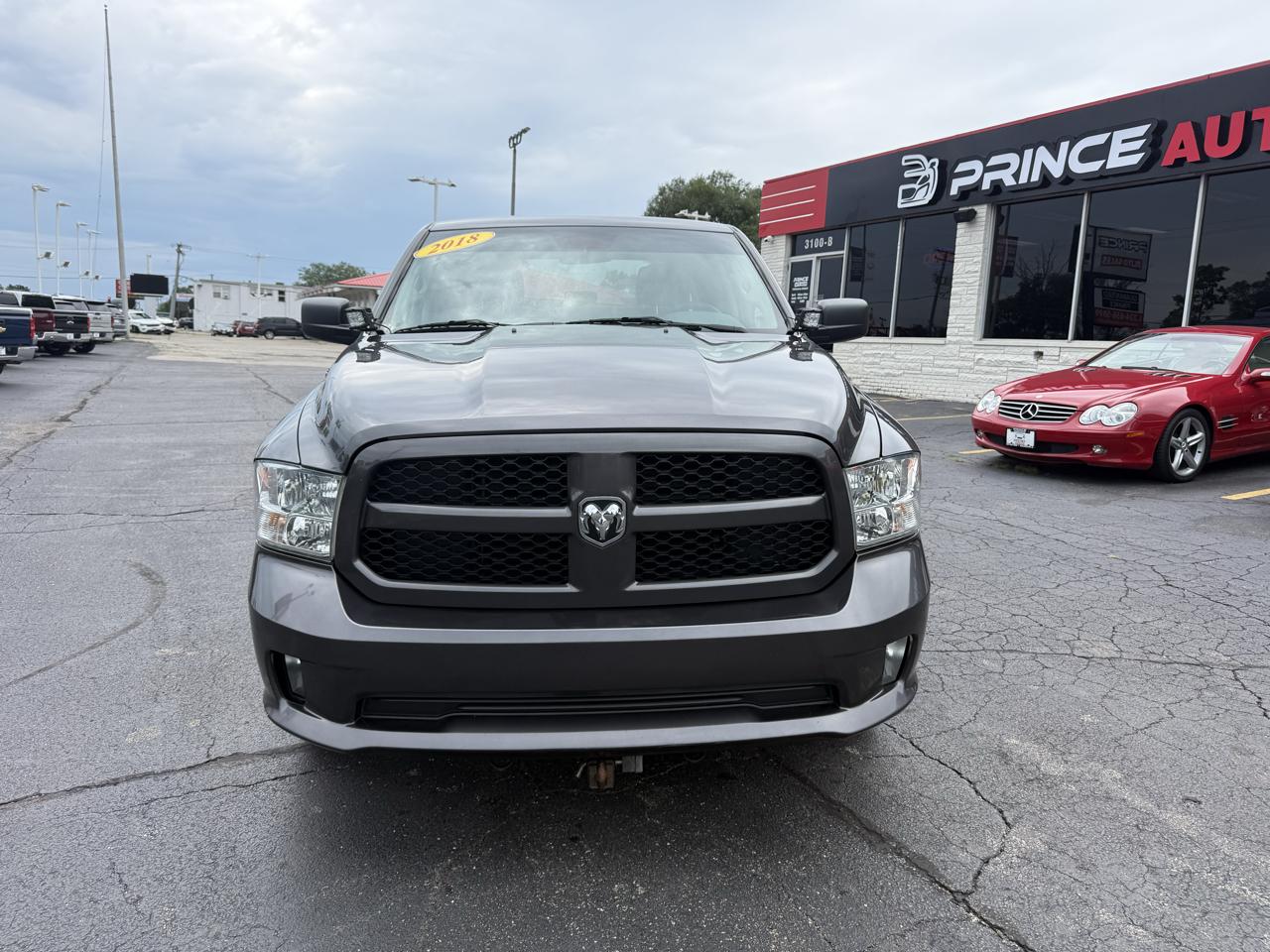 RAM 1500 4WD Crew Cab 140.5" Express 2018