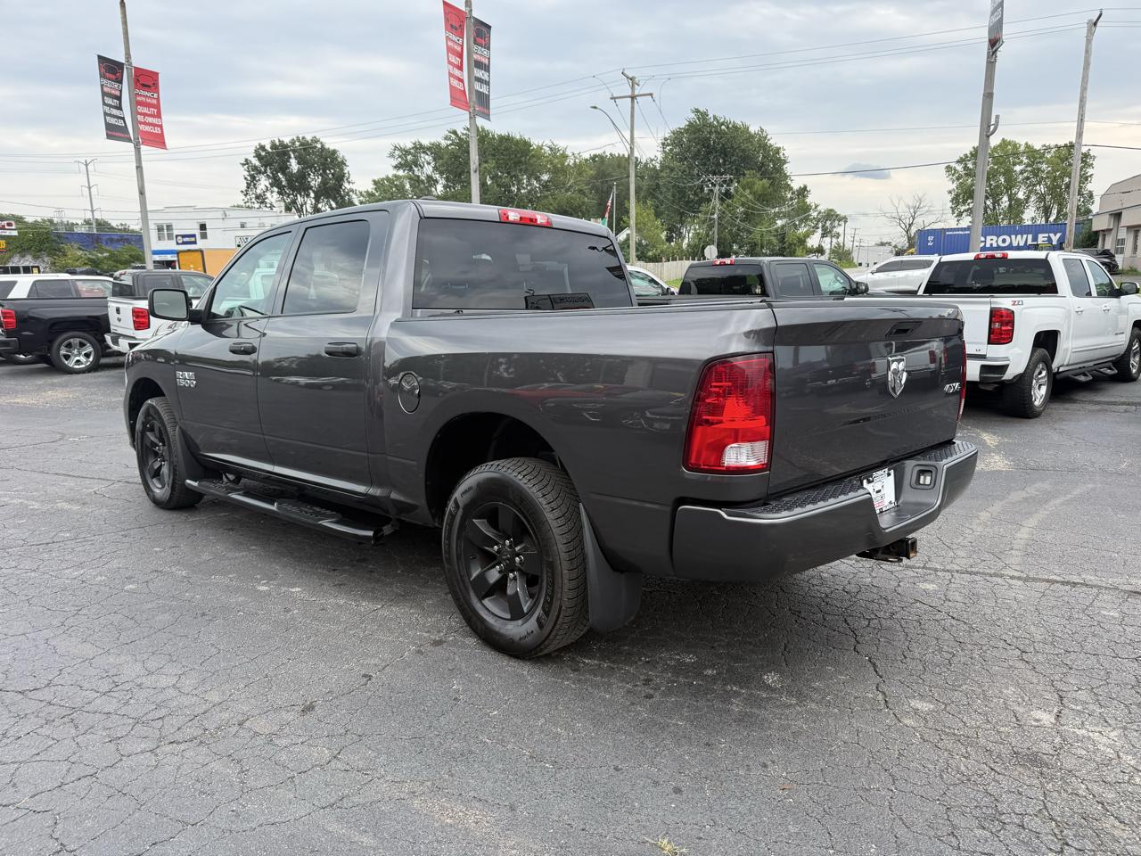 RAM 1500 4WD Crew Cab 140.5" Express 2018