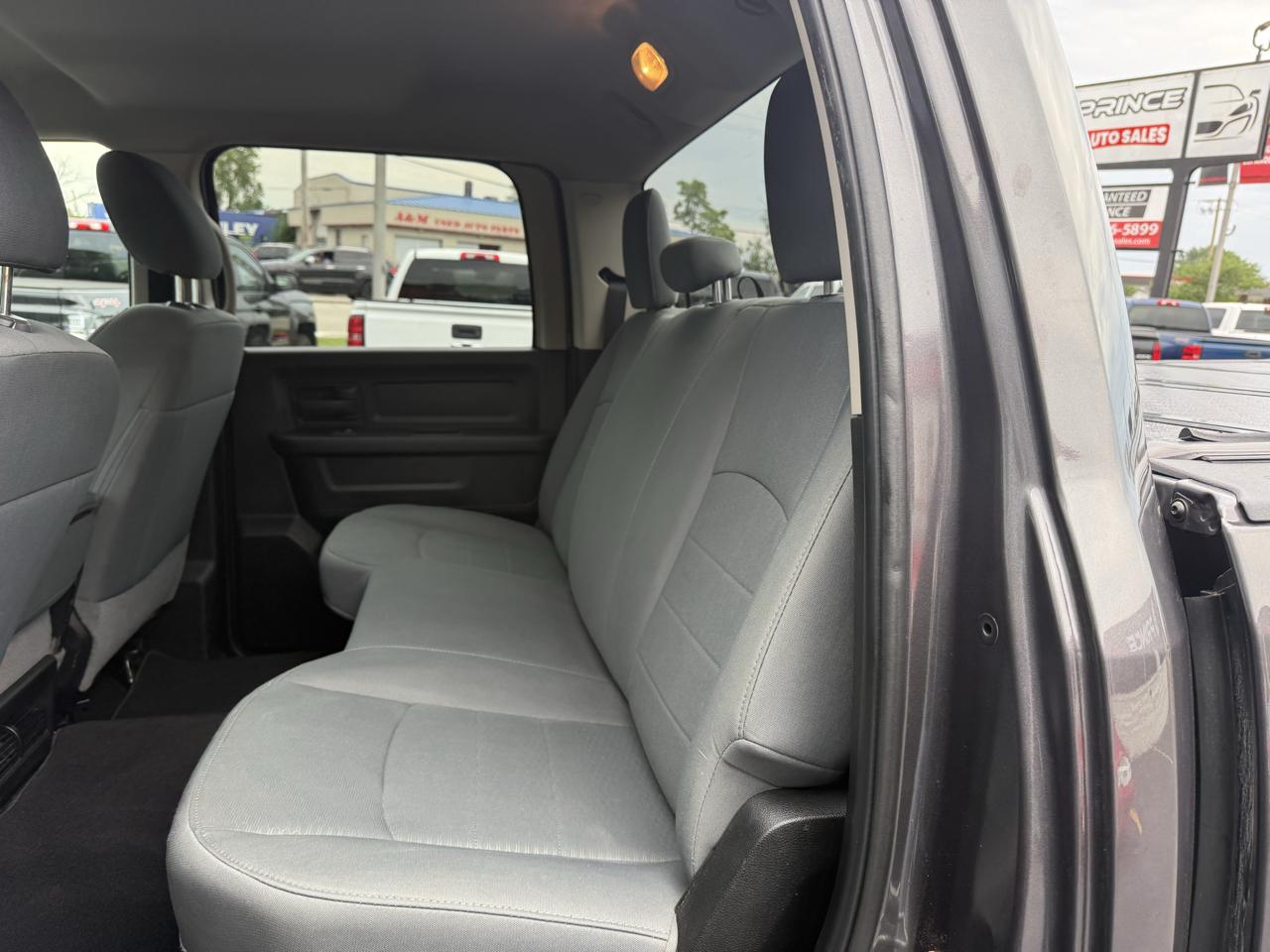 RAM 1500 4WD Crew Cab 140.5" Express 2018
