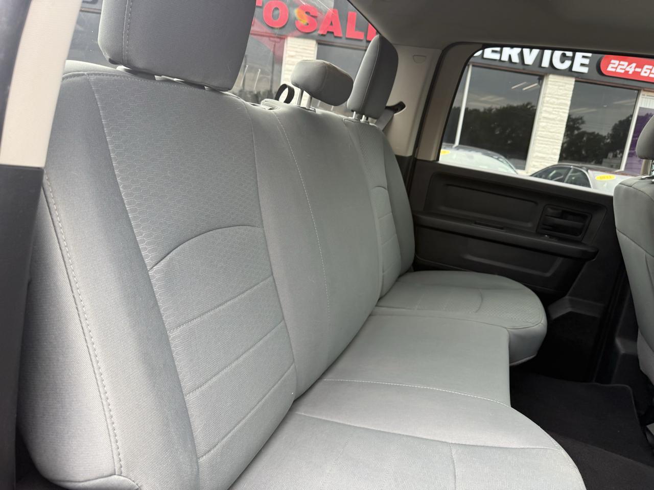 RAM 1500 4WD Crew Cab 140.5" Express 2018