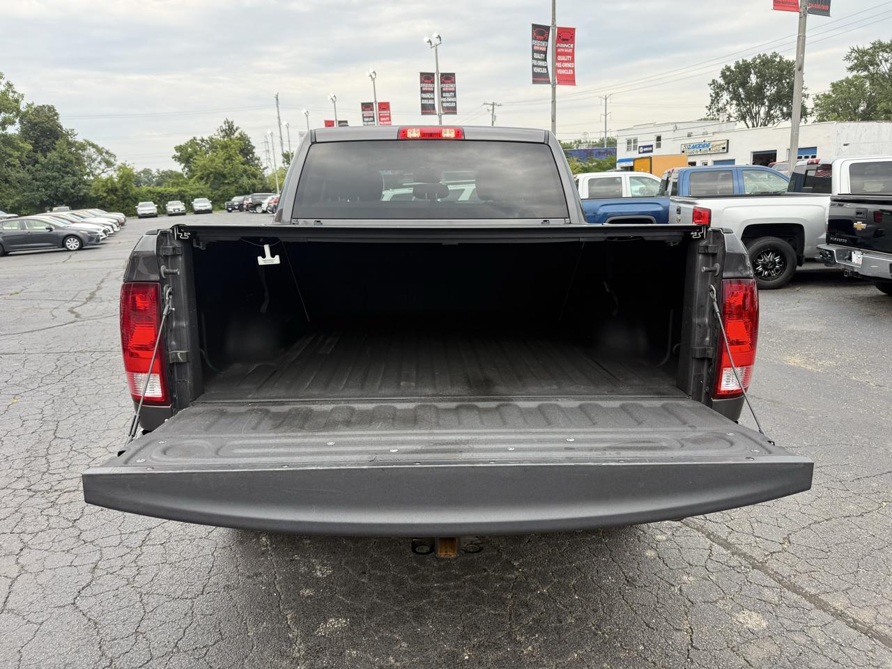 RAM 1500 4WD Crew Cab 140.5" Express 2018