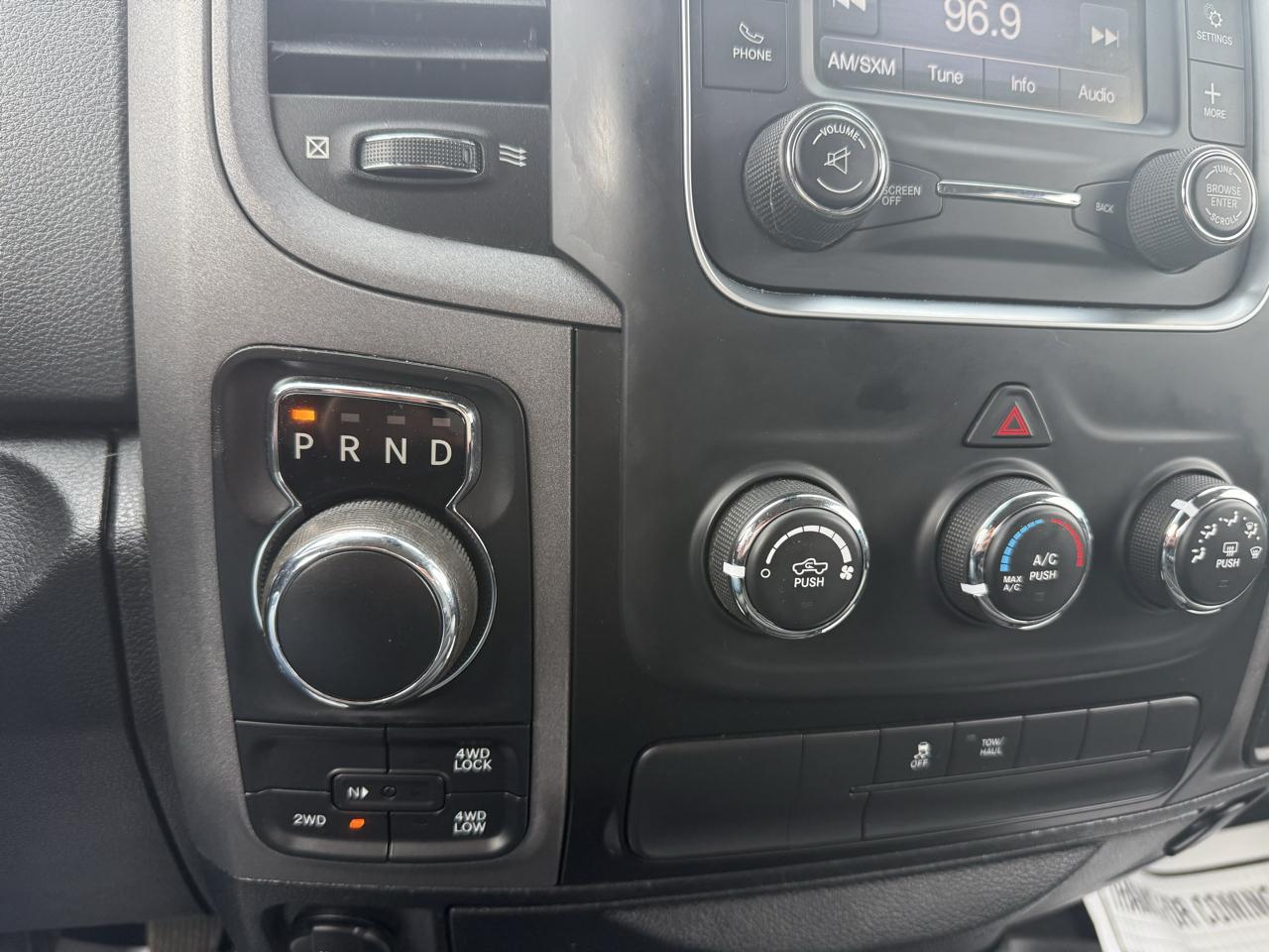 RAM 1500 4WD Crew Cab 140.5" Express 2018