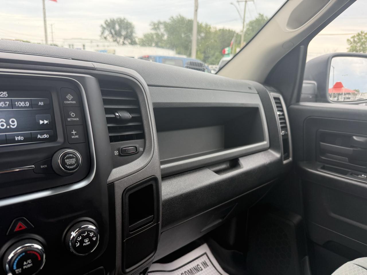 RAM 1500 4WD Crew Cab 140.5" Express 2018