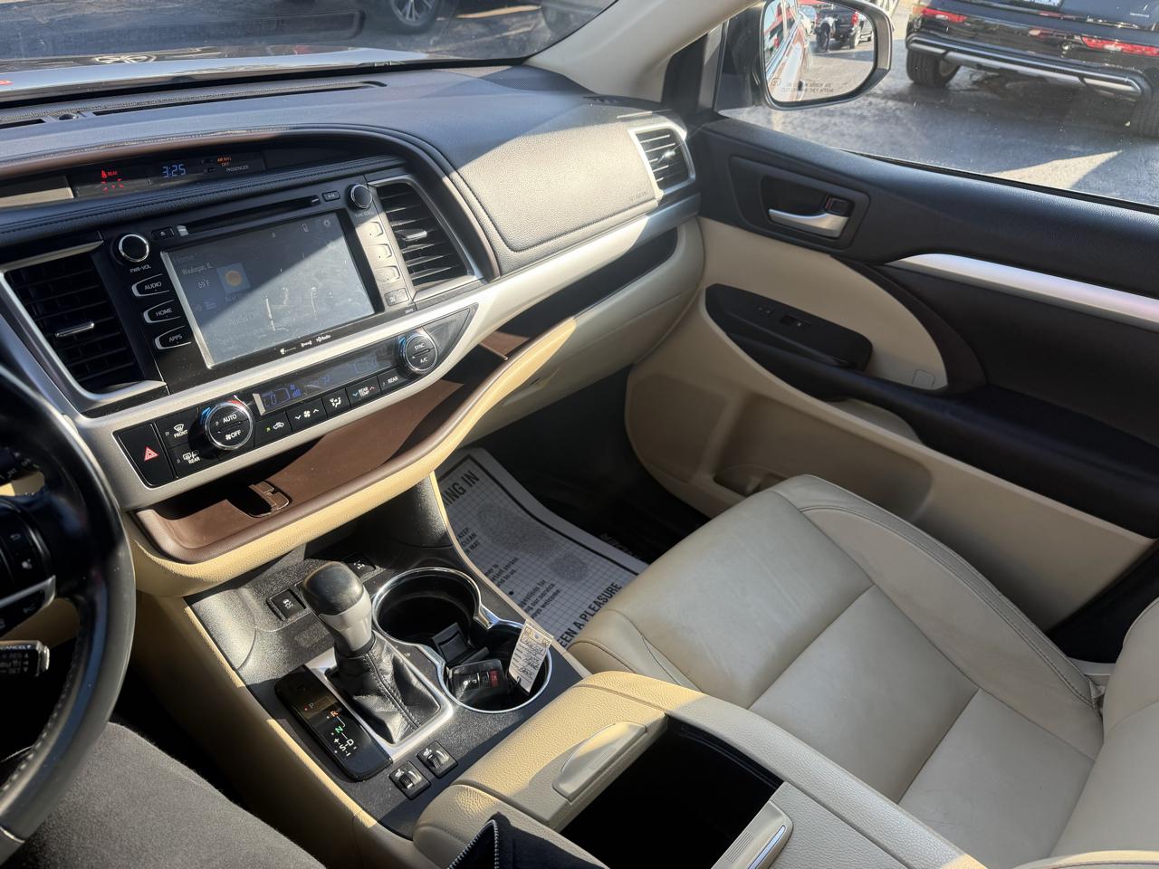 Toyota Highlander SE AWD V6 2018