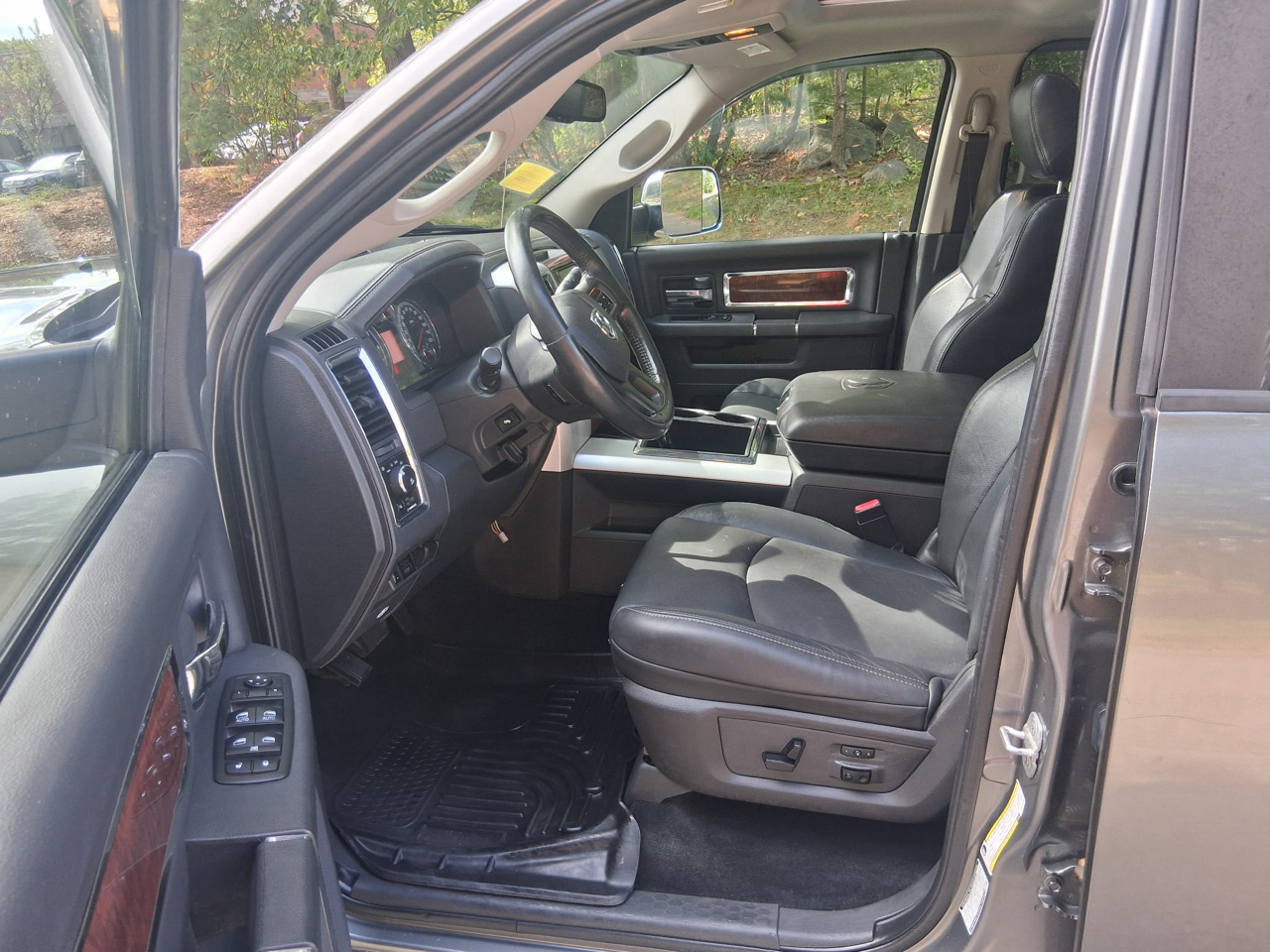 RAM 2500 Laramie Crew Cab SWB 4WD 2012
