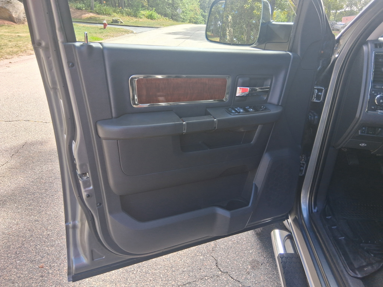 RAM 2500 Laramie Crew Cab SWB 4WD 2012